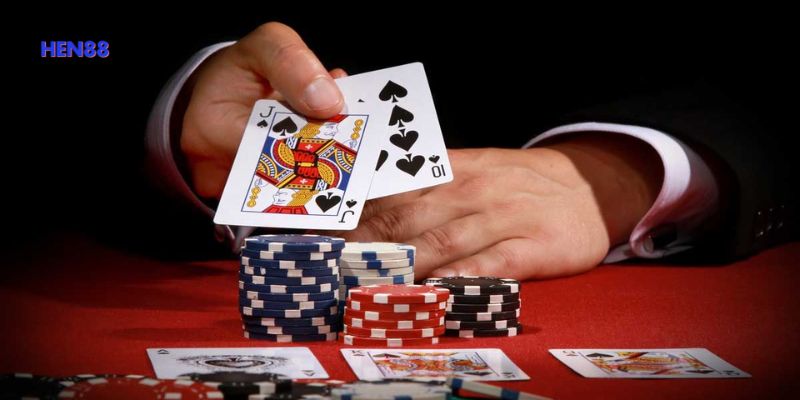 Chơi Mini Poker chậm mà chắc